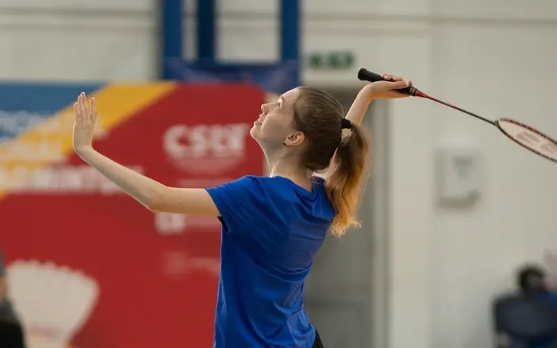 iasmina playing badminton